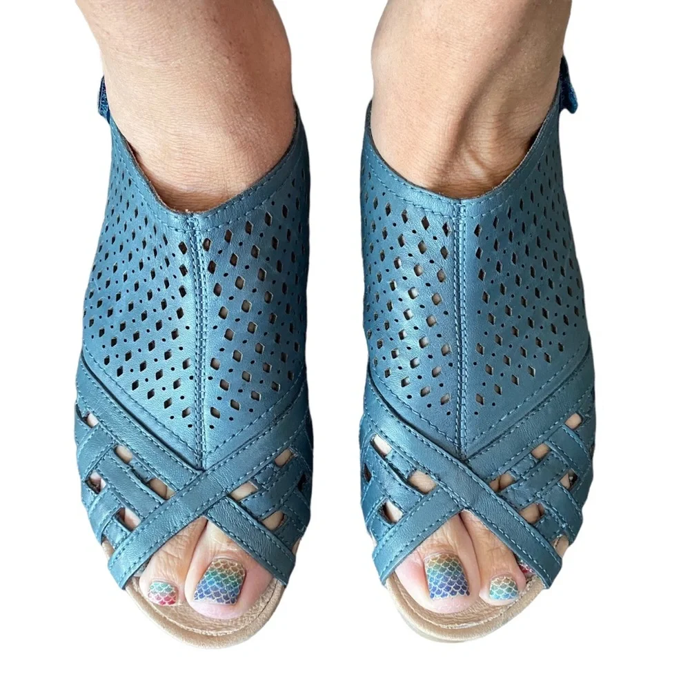 Earth Pisa Galli Dusty Lake Blue Leather Wedge Sandals - Size 7.5